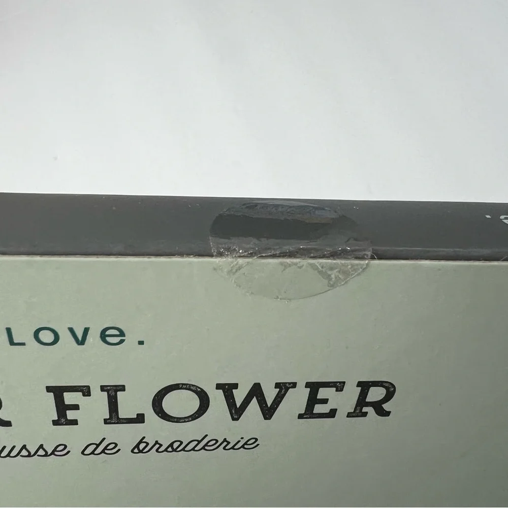 Craft Crush Winter Flower Embroidery Kit - New in Sealed Box‎